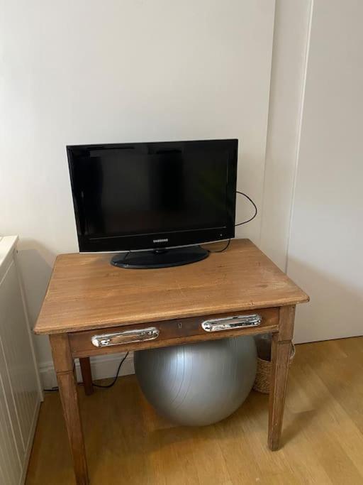Spacious And Light West Basement Flat *