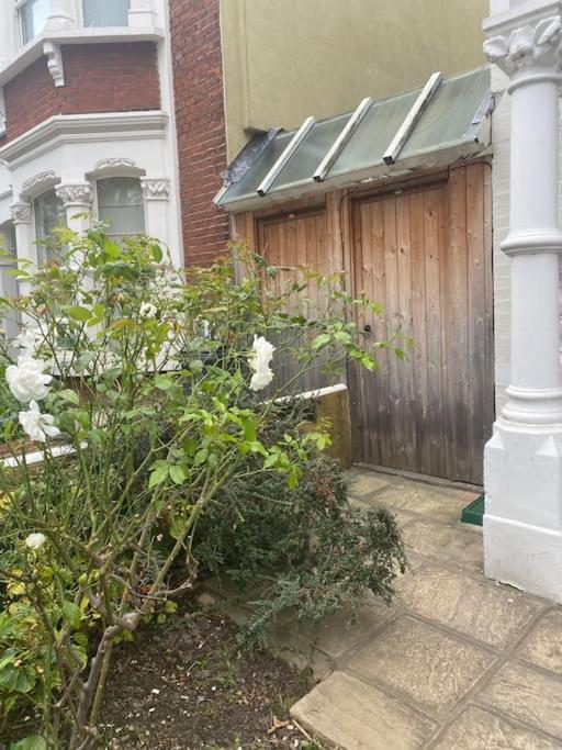 Apartment Spacious And Light West Basement Flat *