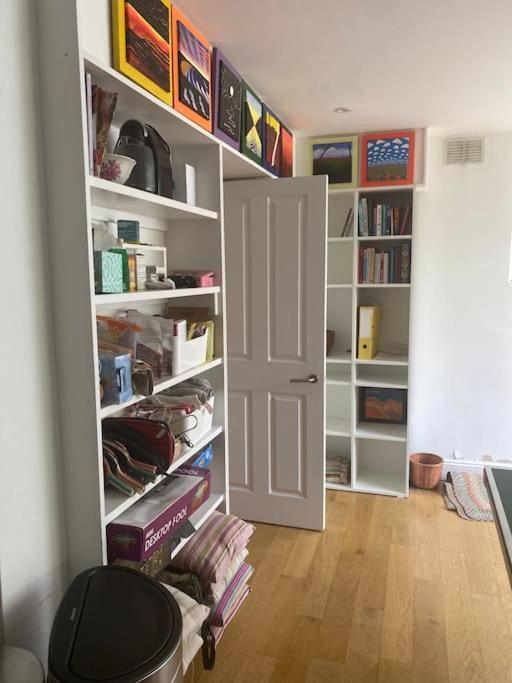 Spacious And Light West Basement Flat Apartment *